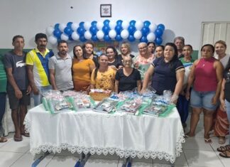 Alunos da EJA são acolhidos no primeiro dia de aula no Colégio Santa Terezinha