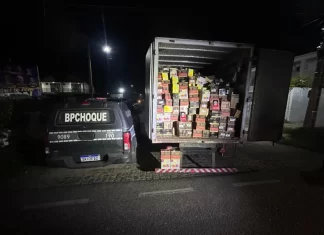 Polícia Militar recupera carga de cosméticos avaliada em R$ 206 mil furtada na Bahia e prende duas pessoas, em Patos