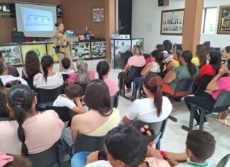 Palestra em alusão ao Dia Internacional da Mulher é ministrada para as mães de alunos das Escolas do Campo de Santa Terezinha