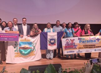 Escola municipal de Santa Terezinha recebe em João Pessoa o Prêmio Escola Referência em Aprendizagem