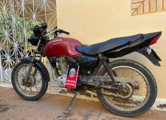 Polícia Militar recupera motocicleta com restrição de roubo, em Jericó