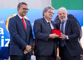 João Azevêdo recebe em Brasília Selo Ouro de Alfabetização e reafirma compromisso com Educação