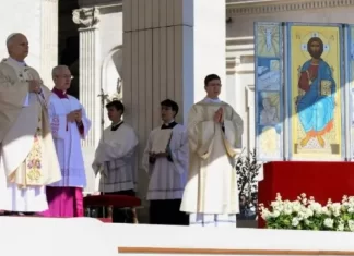 Papa Leão XIV celebra 1ª missa de Páscoa e pede paz no mundo