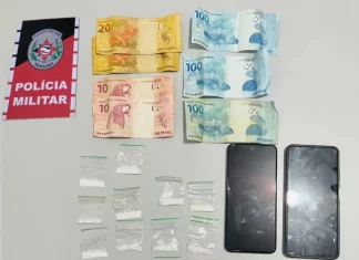 Dupla tenta fugir da polícia mas acaba presa com cocaína pronta para a venda, em Patos