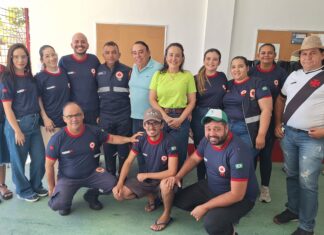 Prefeitura de Santa Terezinha faz a entrega de uniformes aos servidores do SAMU