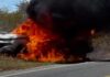 Carro pega fogo após colidir com poste em rodovia de Piancó