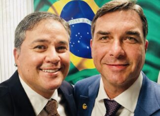 Convenção do PL terá presença de Flávio Bolsonaro e revelação do vice de Efraim, neste domingo