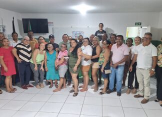 Prefeitura de Santa Terezinha entrega óculos de grau aos alunos da EJA